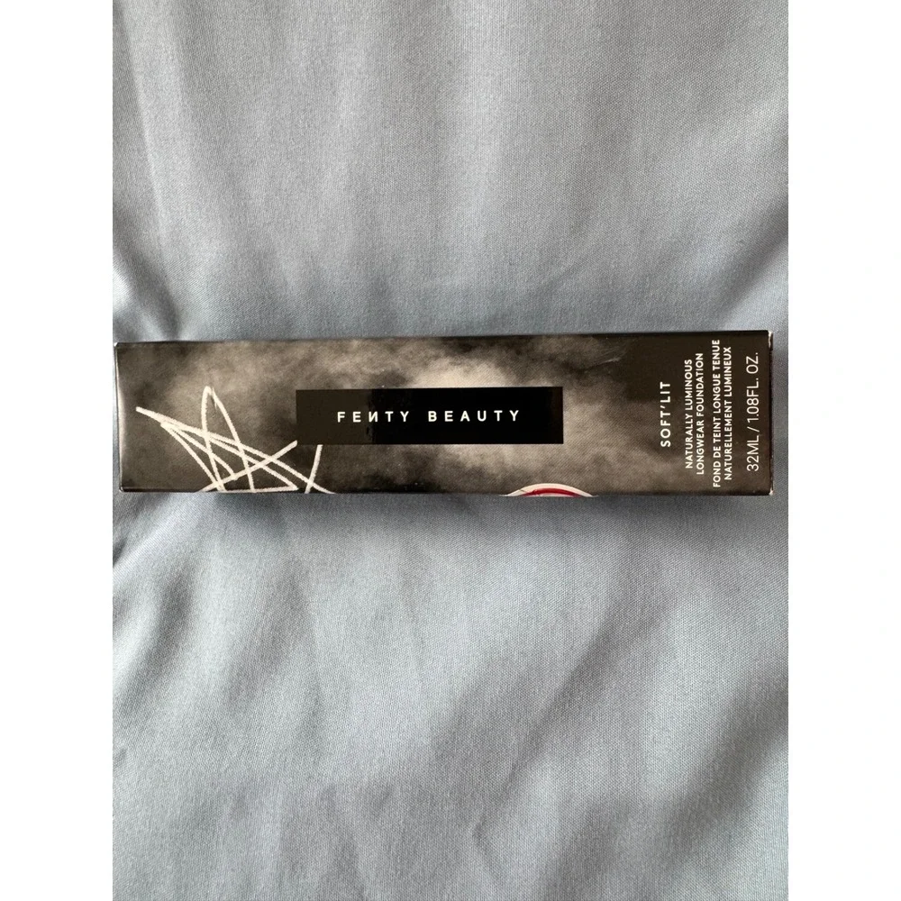 Fenty Beauty Soft'Lit Naturally Luminous Longwear Foundation Shade 240 1.08oz‎